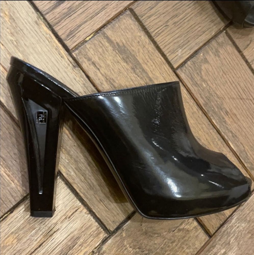 🔥MUST SELL THIS IS THE LOWEST PRICE EVER!! -  (AUTHENTIC!) FENDI!😍🔥